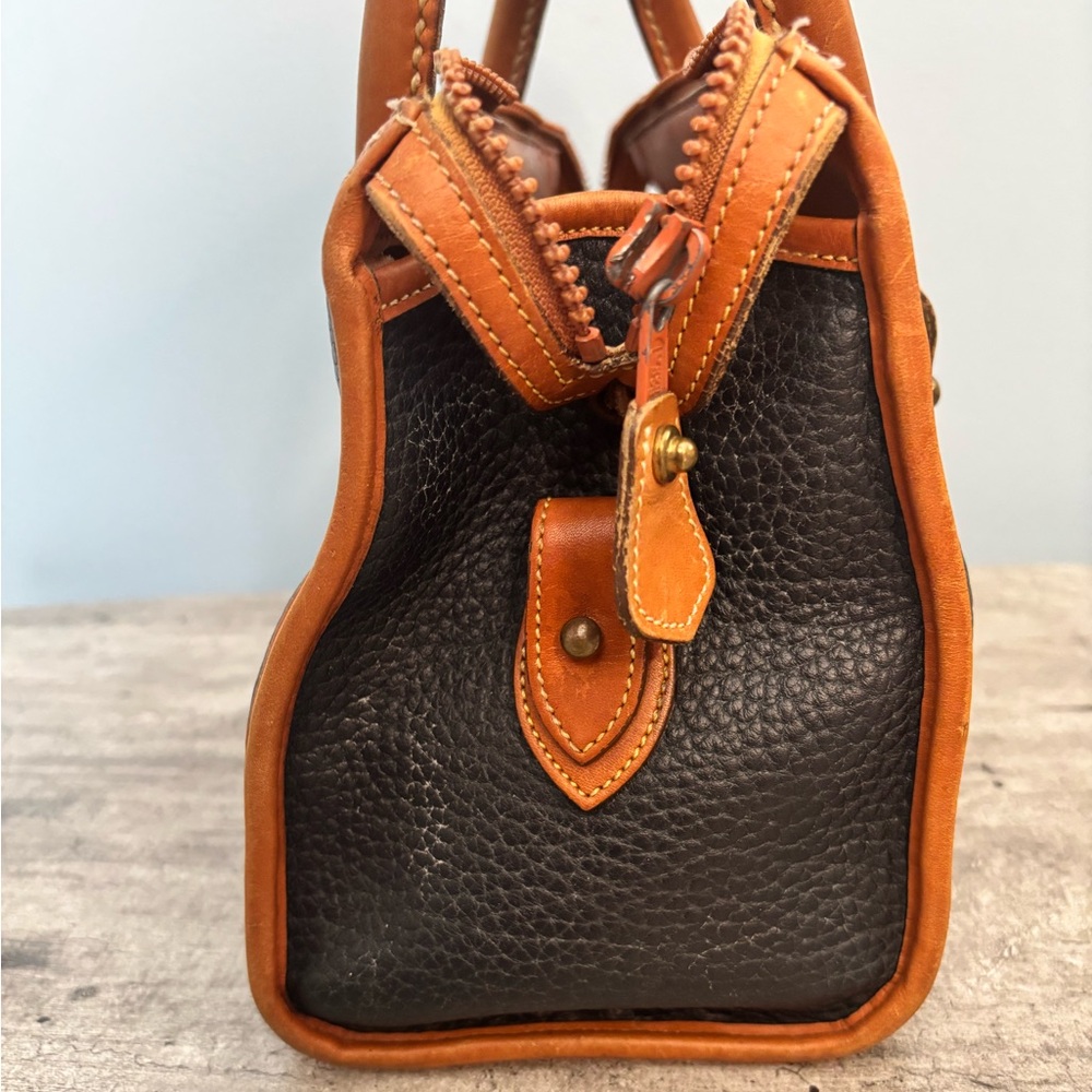 VINTAGE Dooney & Bourke All Weather Leather Handle Bag Black Brown With FLAWS - Picture 5 of 13